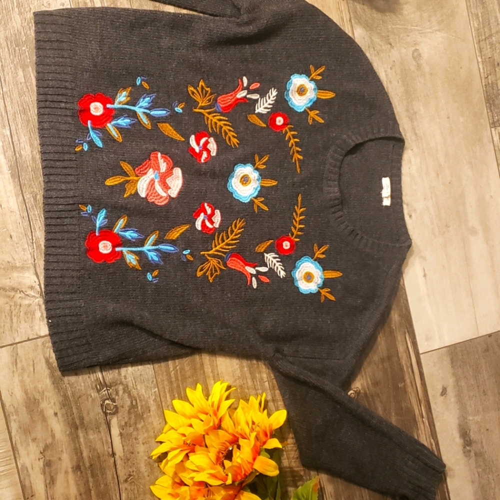 Embroidered knit sweater